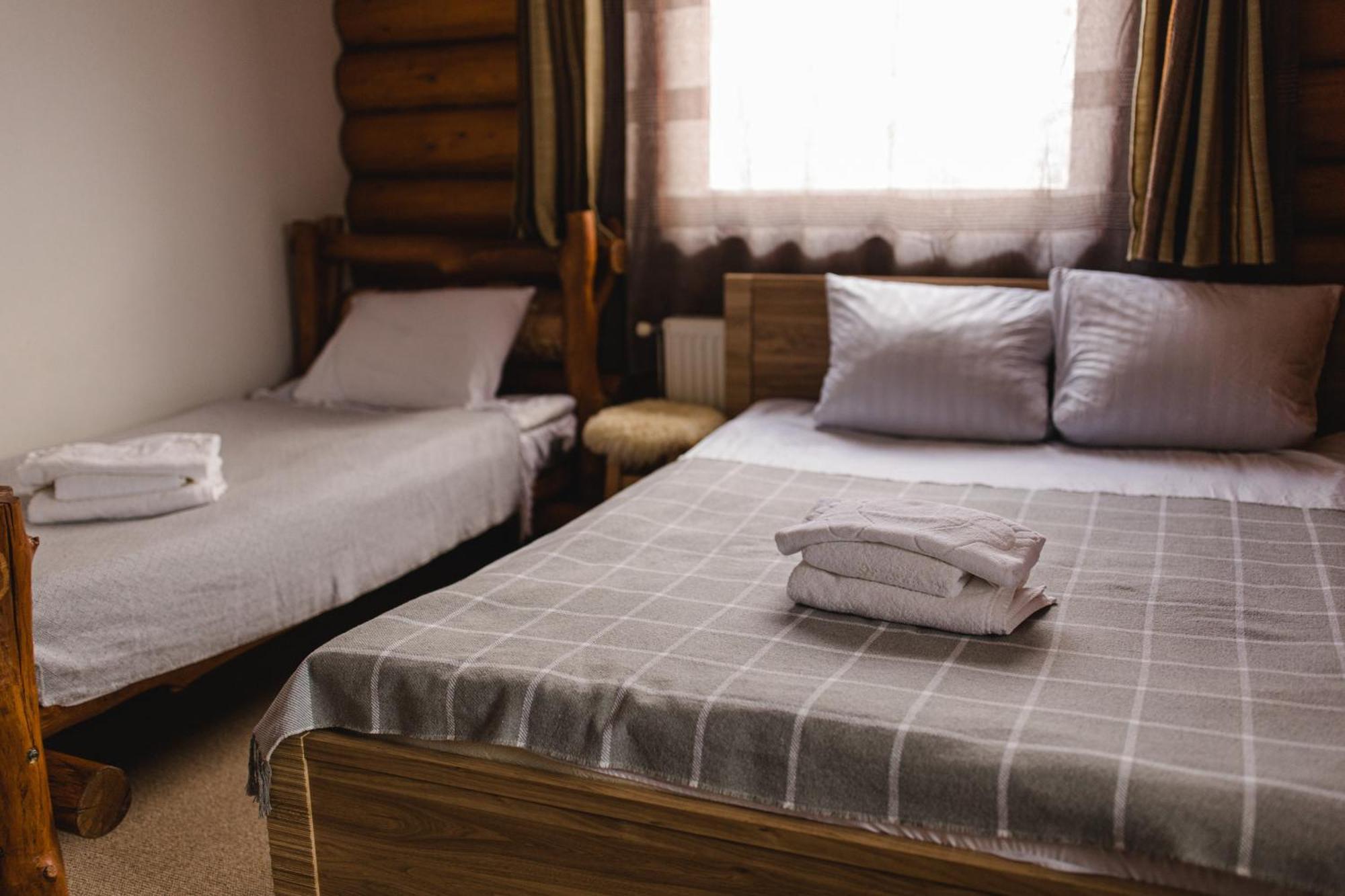 Kolyba Opryshkiv Hotell Nizhneye Selishche Rom bilde